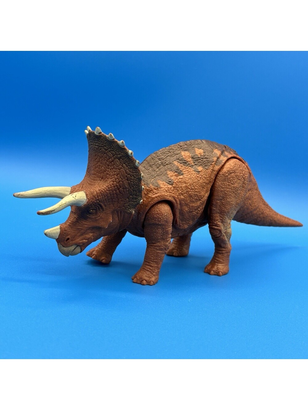 Jurassic World Roarivores Triceratops Mattel FMM24 2017 Sound Works 11.5"